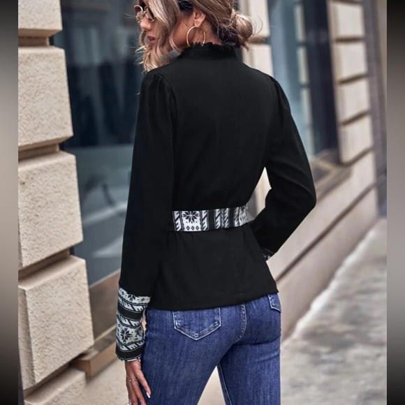 ❗️SOLD❗️🖤 Aztec Print Black Belted Slightly Puffed Sleeve Jacket - Picture 4 of 8